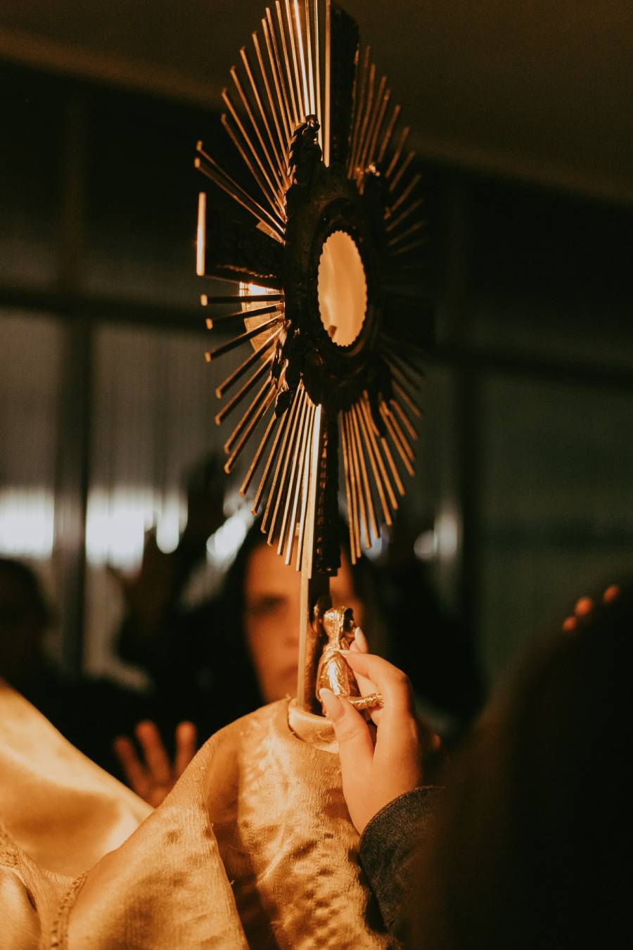 Eucharistic adoration with hands